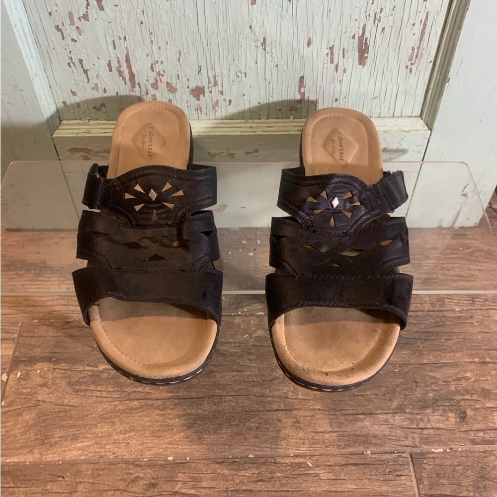 Women’s St. John’s Bay “Kentucky” black slip on sandals